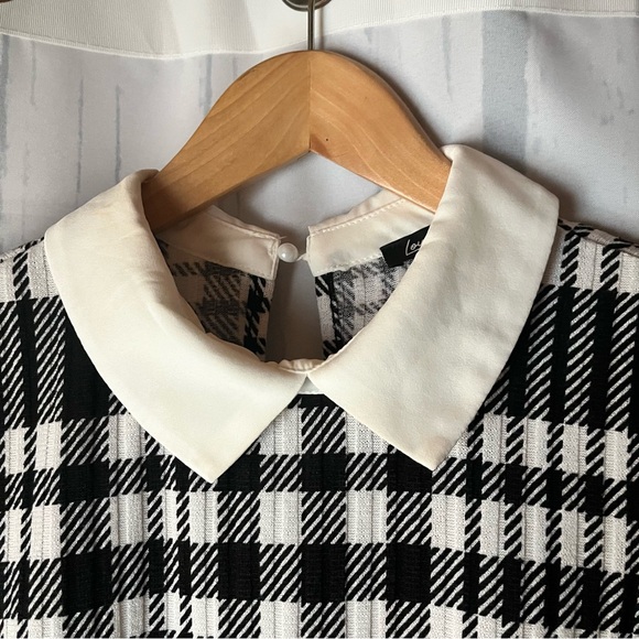 Chic Black and White Plaid Blouse - Picture 3 of 11